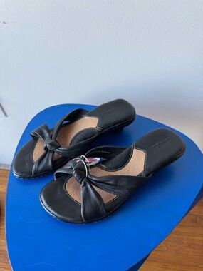 Born Black leather Slip-On mini heel Sandals